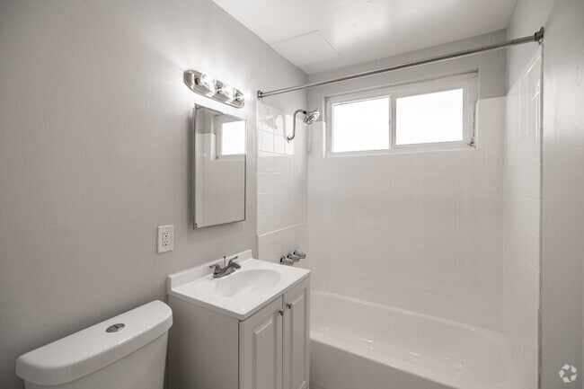 1BR 1BA - Bathroom - 2159 Elm