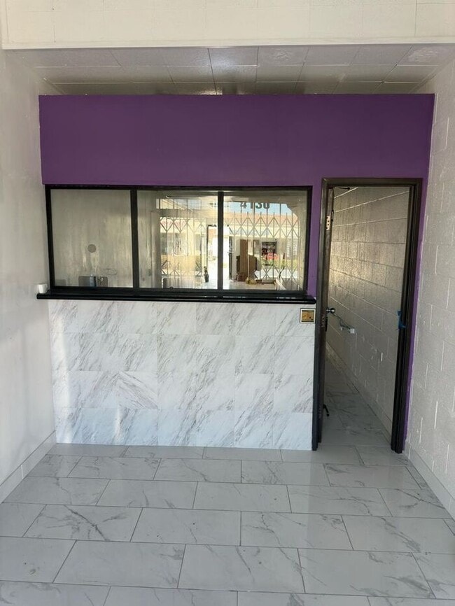 Building Photo - Commercial Unit for Rent in South Gate CA ... Rental