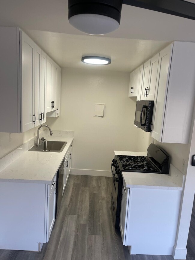 Building Photo - 2121 N Verdugo Rd