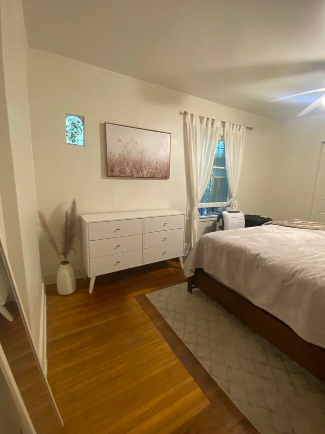 Photo - 907 N Genesee Ave