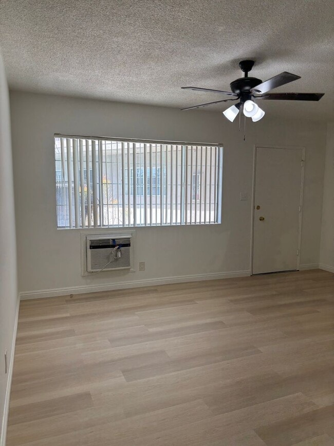 Photo - One Bedroom in Los Angeles with Swimming Pool Available Now! Unit C