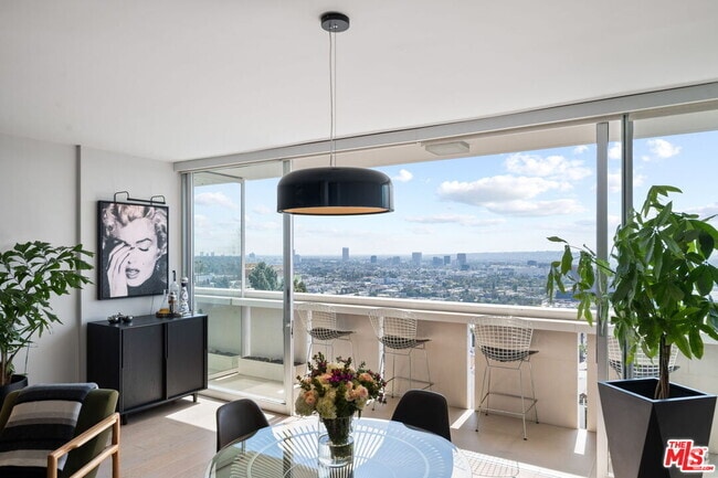 Building Photo - 8787 Shoreham Dr Unit 608 Rental