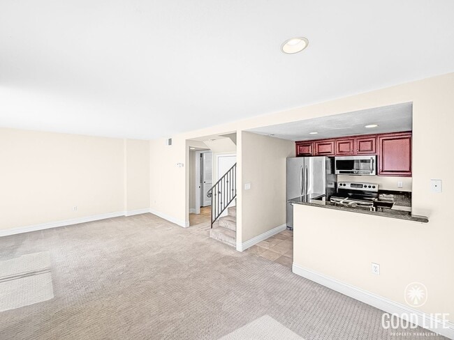 Photo - Amazing 2BD/2.5BA condo w/ washer/dryer & ... Unit 334