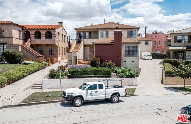 Building Photo - 1012 S Sycamore Ave