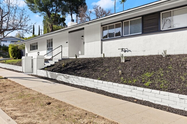 Photo - 20335 Oxnard