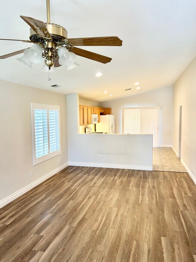 Photo - 30277 Twain Dr