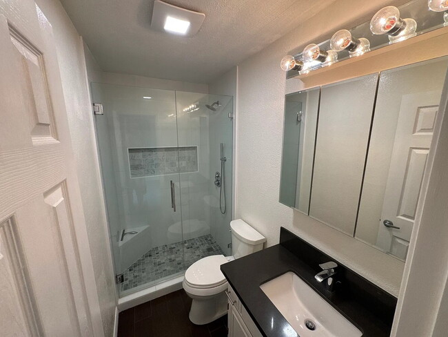 Photo - "Discover Coastal Living: Spacious 2-Bed, 2-Bath Retreat in Newport Beach!"