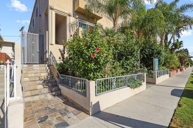 Side Entrance to Colby Townhomes by WIseman - Colby Townhomes by Wiseman