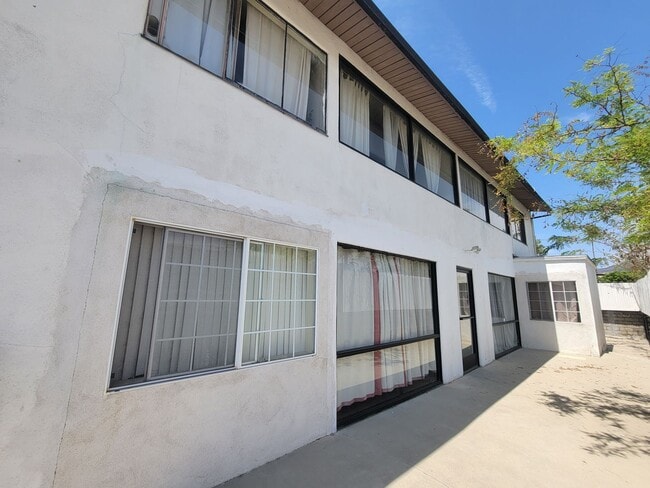 Photo - 5165-5165 1/2 Santa Monica Blvd Unit 5165 1/2 B