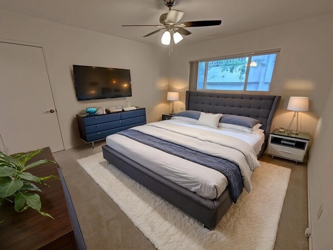 Photo - 833 S Plymouth Blvd Unit 839-5