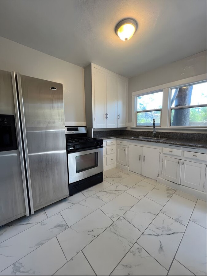 Photo - BeautiRemodeled Studio Type Apartment - Co... Unit 4569
