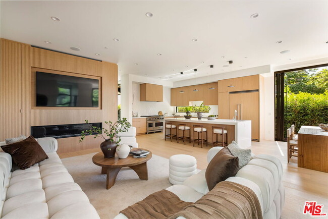 Photo - 822 Superba Ave