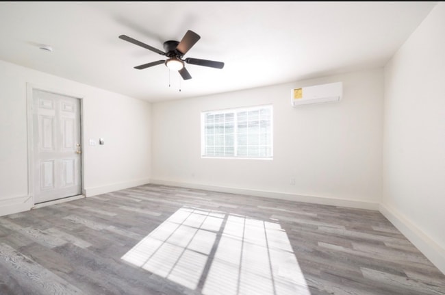 Photo - 4344 Keeler Ave