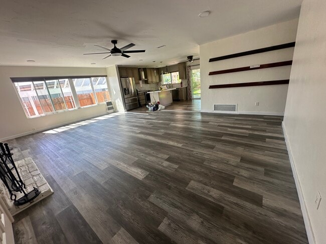 Building Photo - 9230 Pine Valley Dr