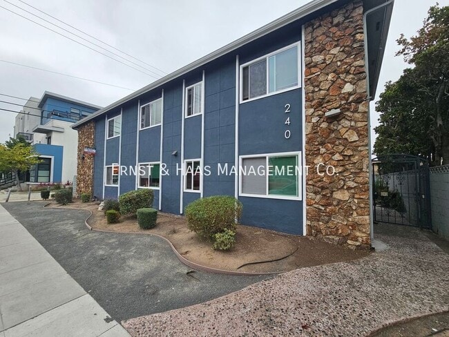 Building Photo - 240 E Burnett St Unit #05