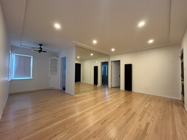 Building Photo - 10574 Ayres Ave Unit prime westside hidden gem