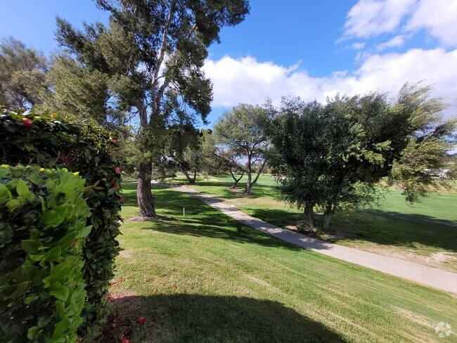 Building Photo - Comfortable Condo overlooking the golf cou...