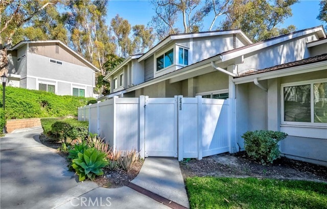 Building Photo - 2423 Coventry Cir