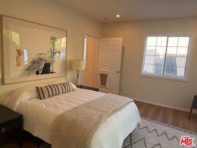 Photo - 1222 N Virgil Ave