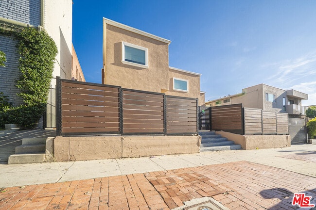 Building Photo - 136 N Rampart Blvd Unit 2