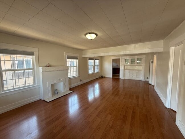 Photo - 3 bedroom 2 bath house in Long Beach