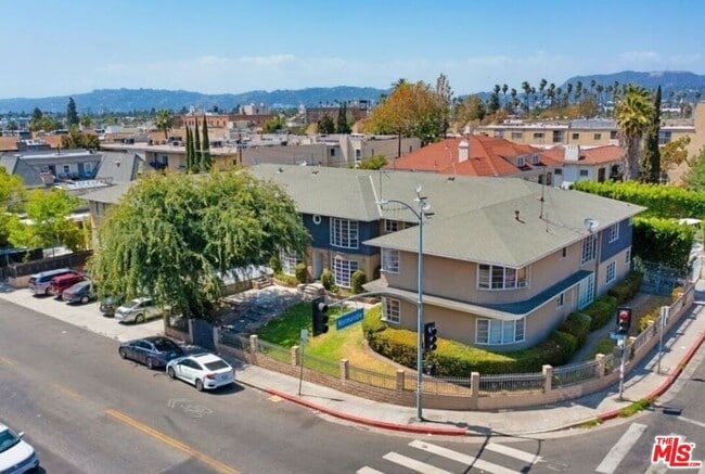 Building Photo - 3901 4th St Unit 01