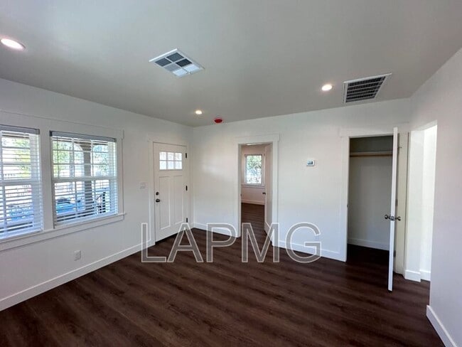Photo - 1460 Ricardo St