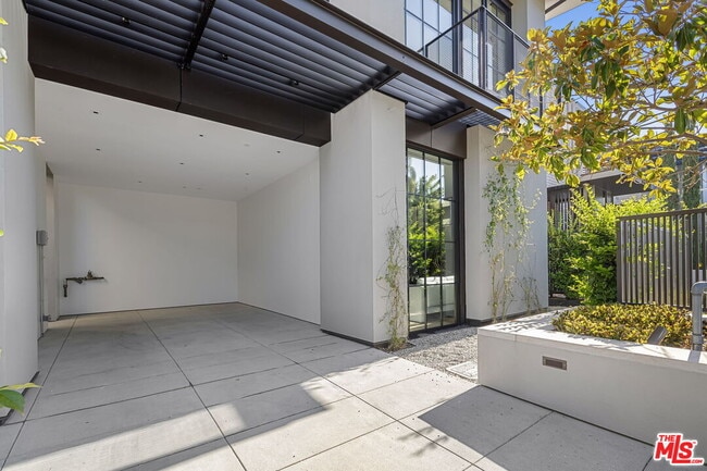 Photo - 8890 Rosewood Ave