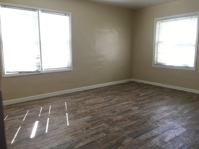 Photo - 1004 E Almond Ave