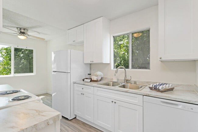Photo - Oakleaf Apartments