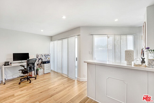 Photo - 339 N Oakhurst Dr Unit 404