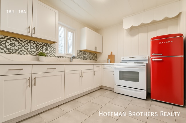 Photo - 415 1/2 S. Coronado St