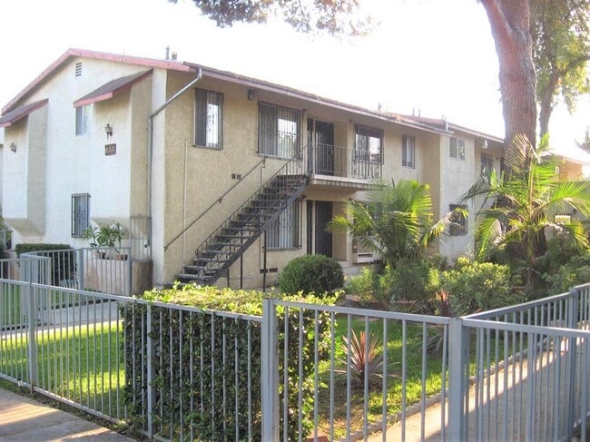 Photo - 853-861 N Raymond Ave Apartments