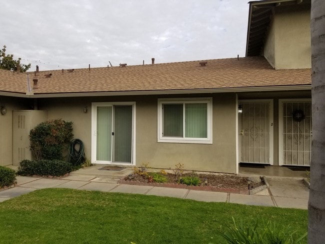 Building Photo - 7632 Amazon Dr Unit #1