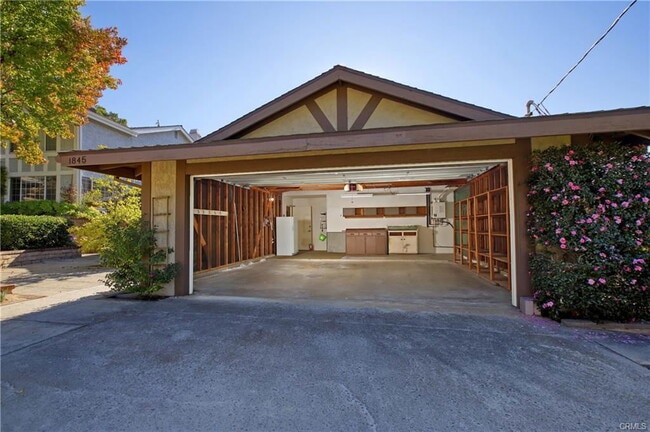 Building Photo - 1845 Cathay St