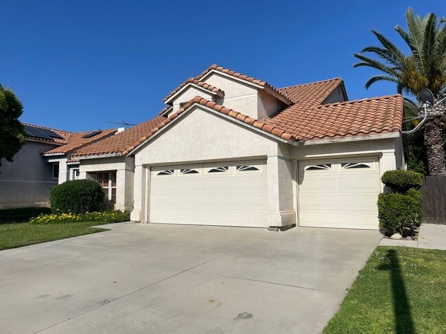 Building Photo - Highly Desirable 4b/3b Orangecrest Home