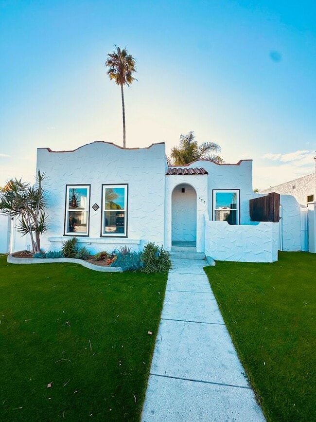 Updated 2 Bedroom 1 Bathroom Mid-town Home - Updated 2 Bedroom 1 Bathroom Mid-town Home
