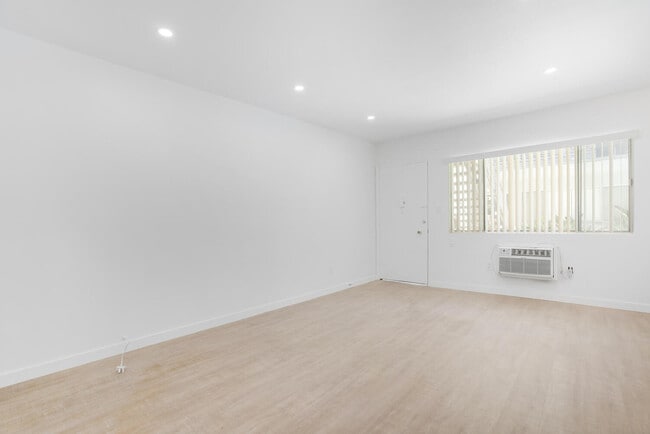 Photo - 323 E Chestnut St Unit 12