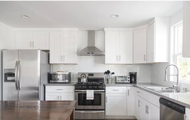 Photo - 10826 Morrison St Unit 10826 1/2 Morrison