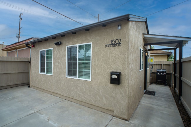 Photo - 1602 La Golondrina Ave