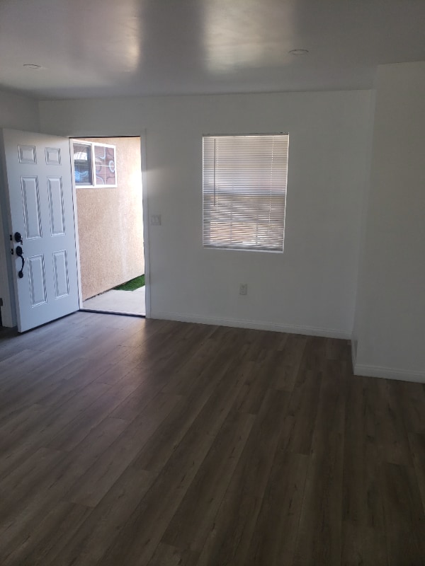 Photo - 1540 W 58th St