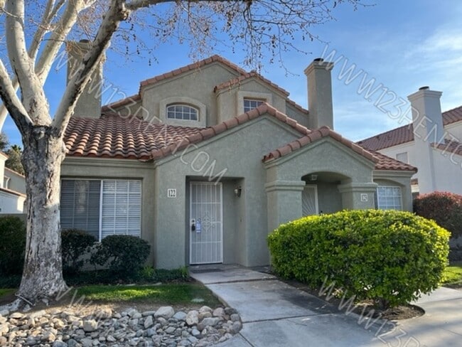 Building Photo - 2BD/ 3BTH TOWNHOUSE EAST PALMDALE