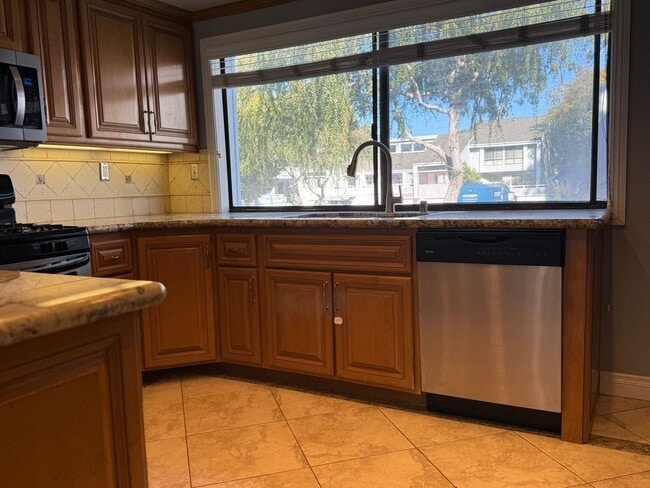 Photo - Newport Crest 2 Bedroom Townhouse / Newpor...