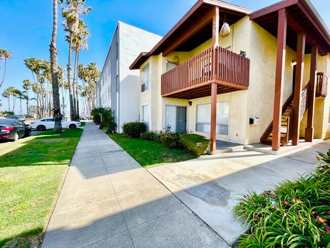 Building Photo - 5958 E Naples Plz Unit Naples Plaza