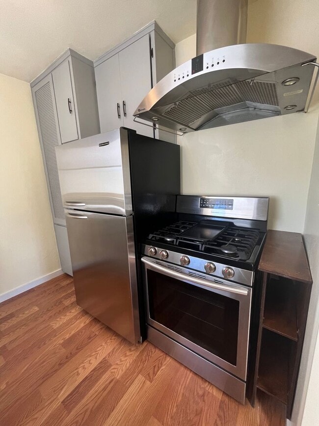 Oregon St. Triplex - Oregon St. Triplex Apartment Unit 4380
