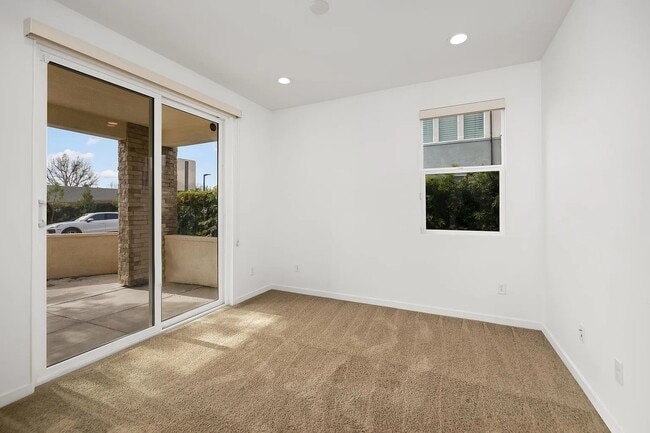 Photo - 370 Broadway Dr