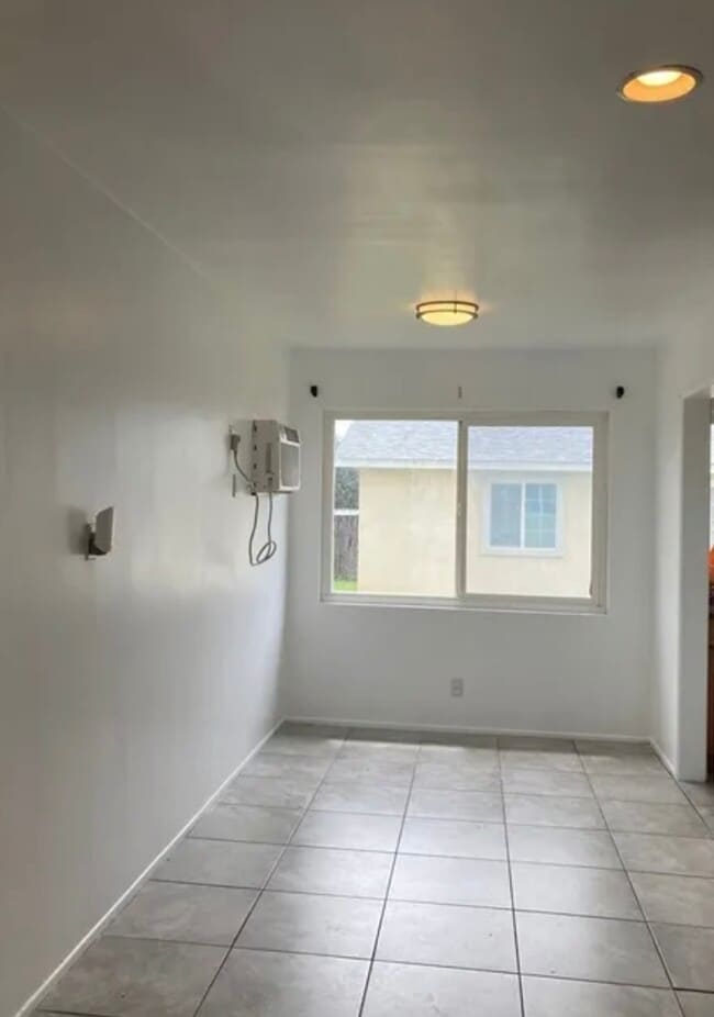 Photo - 17263 Owen St