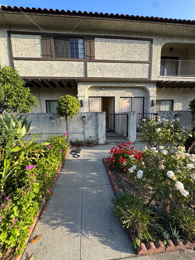 Photo - 500 Ivy St Townhome