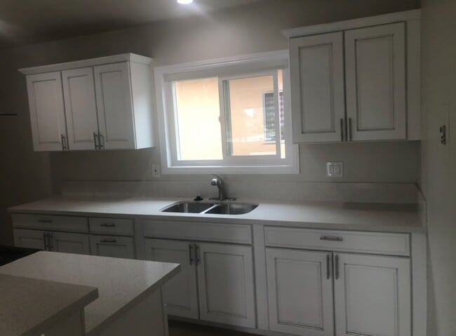 Photo - 5461 Kingsley St