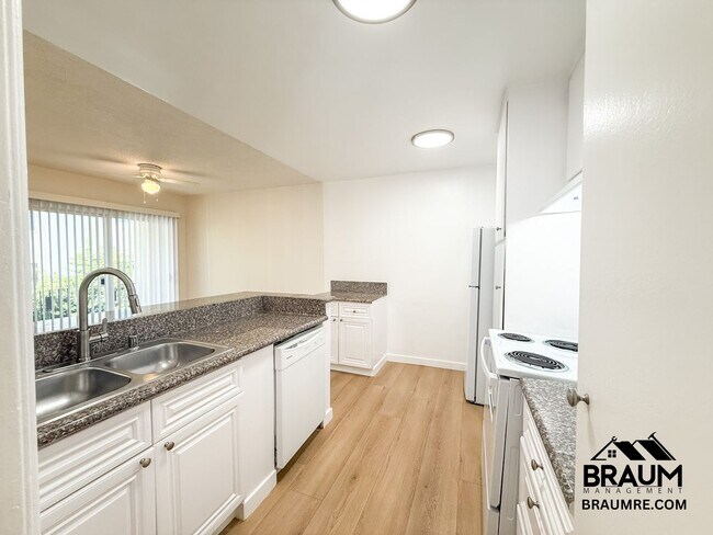 Photo - 5252 Hermitage Ave Unit 5